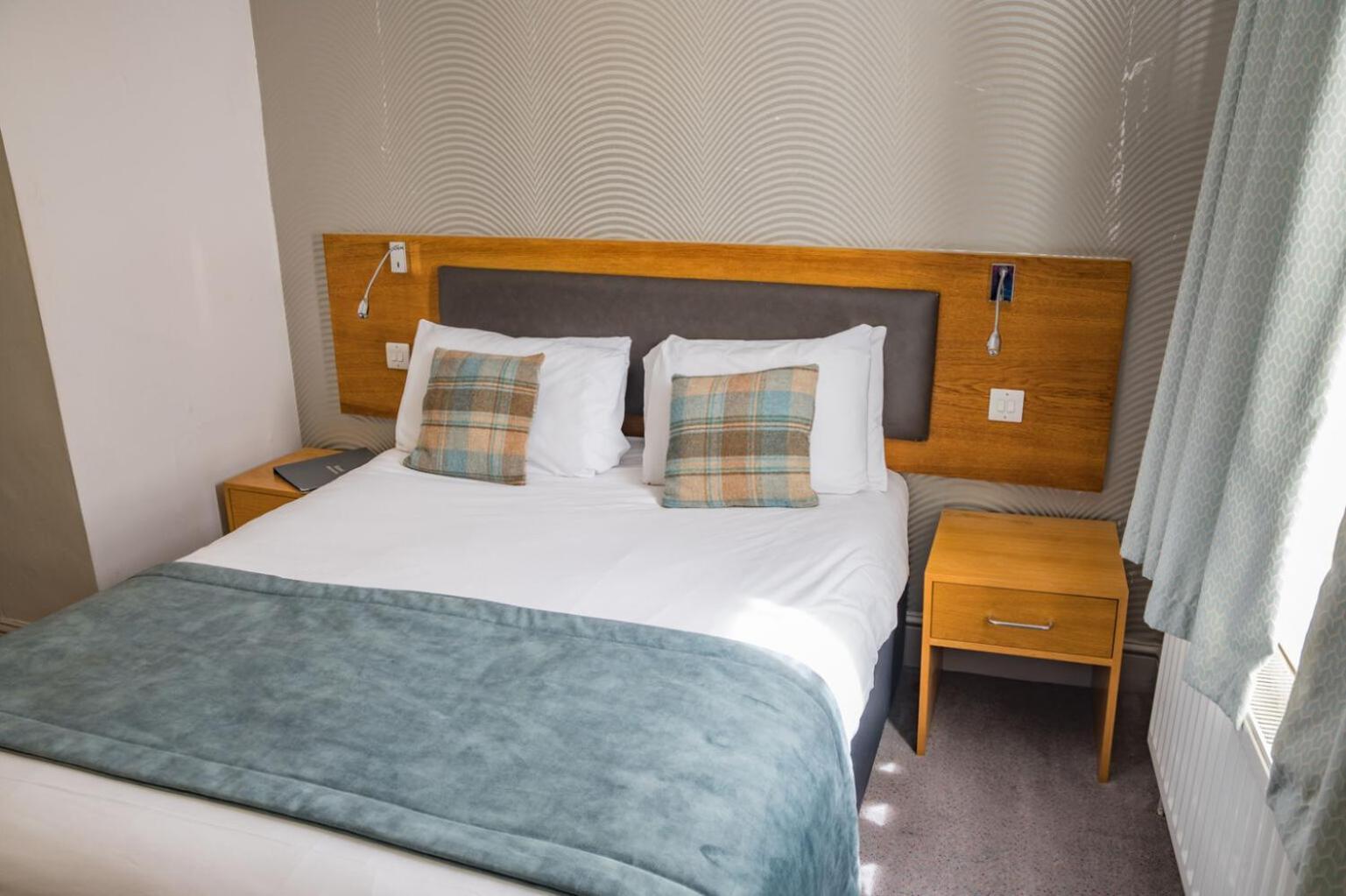 The Goddard Arms Hotel Swindon Eksteriør billede