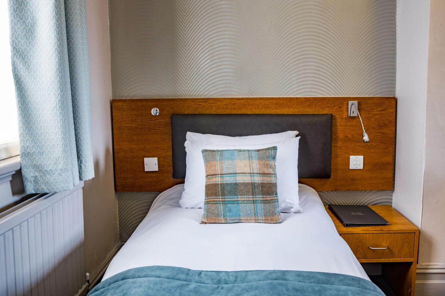 The Goddard Arms Hotel Swindon Eksteriør billede