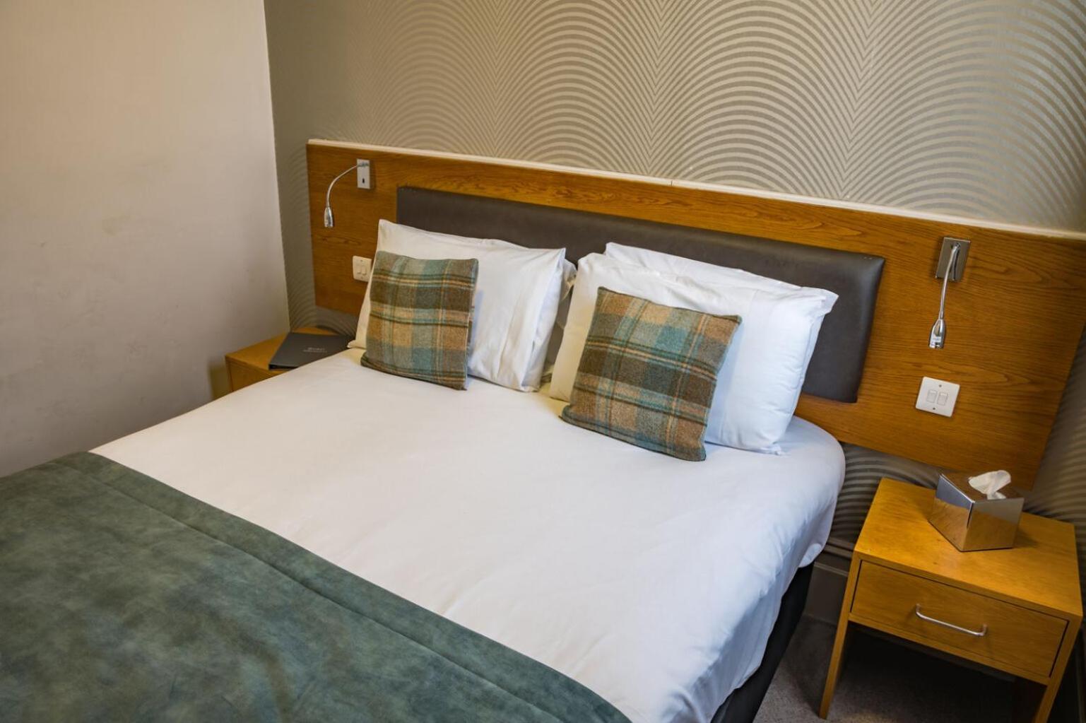 The Goddard Arms Hotel Swindon Eksteriør billede