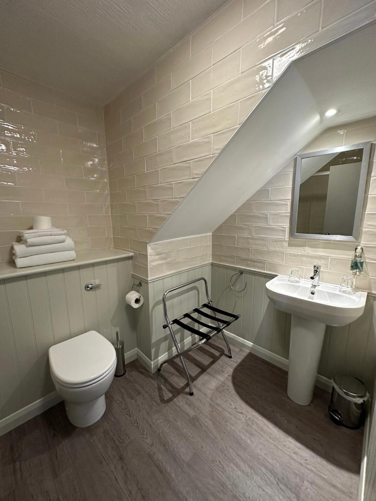 The Goddard Arms Hotel Swindon Eksteriør billede