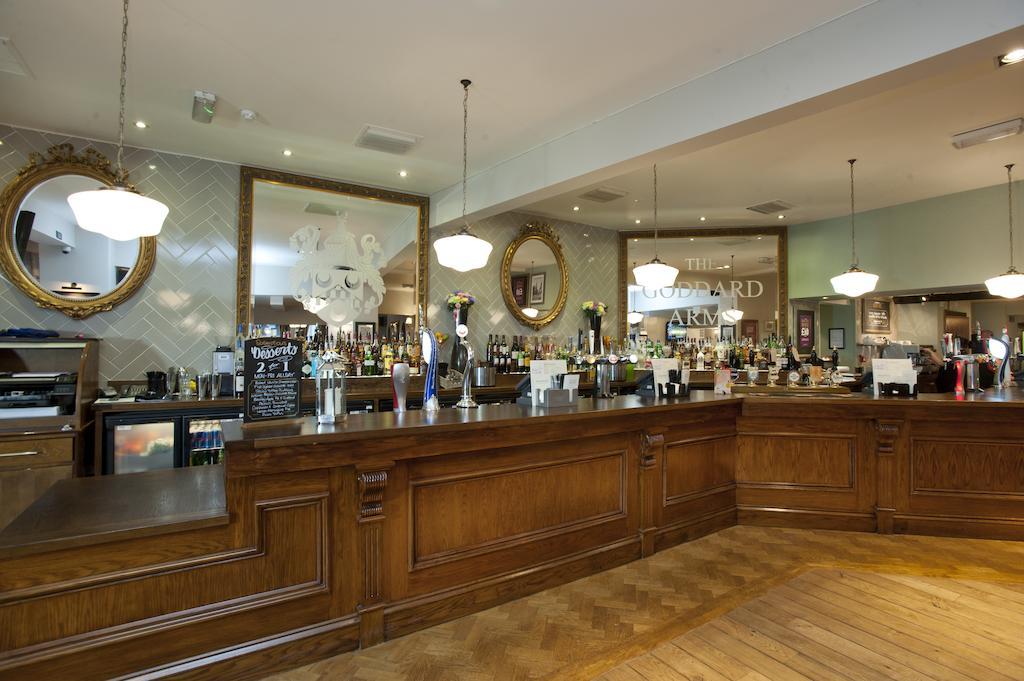 The Goddard Arms Hotel Swindon Eksteriør billede