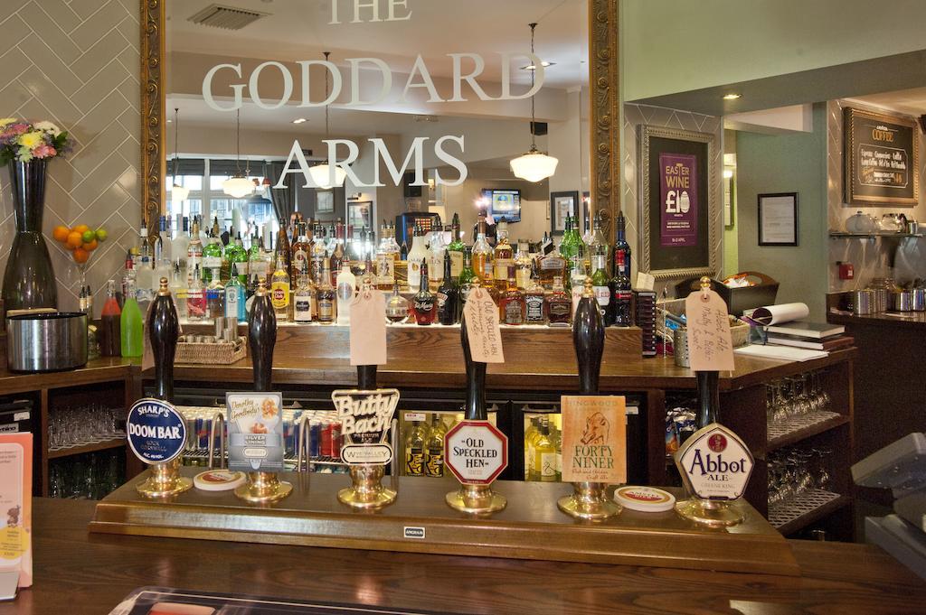 The Goddard Arms Hotel Swindon Eksteriør billede