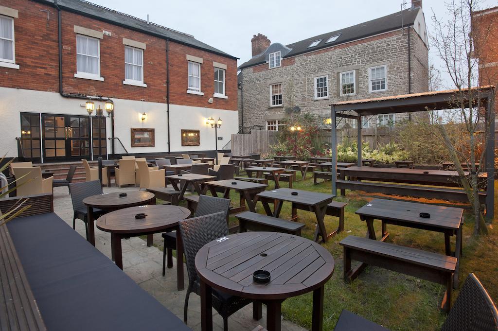 The Goddard Arms Hotel Swindon Eksteriør billede