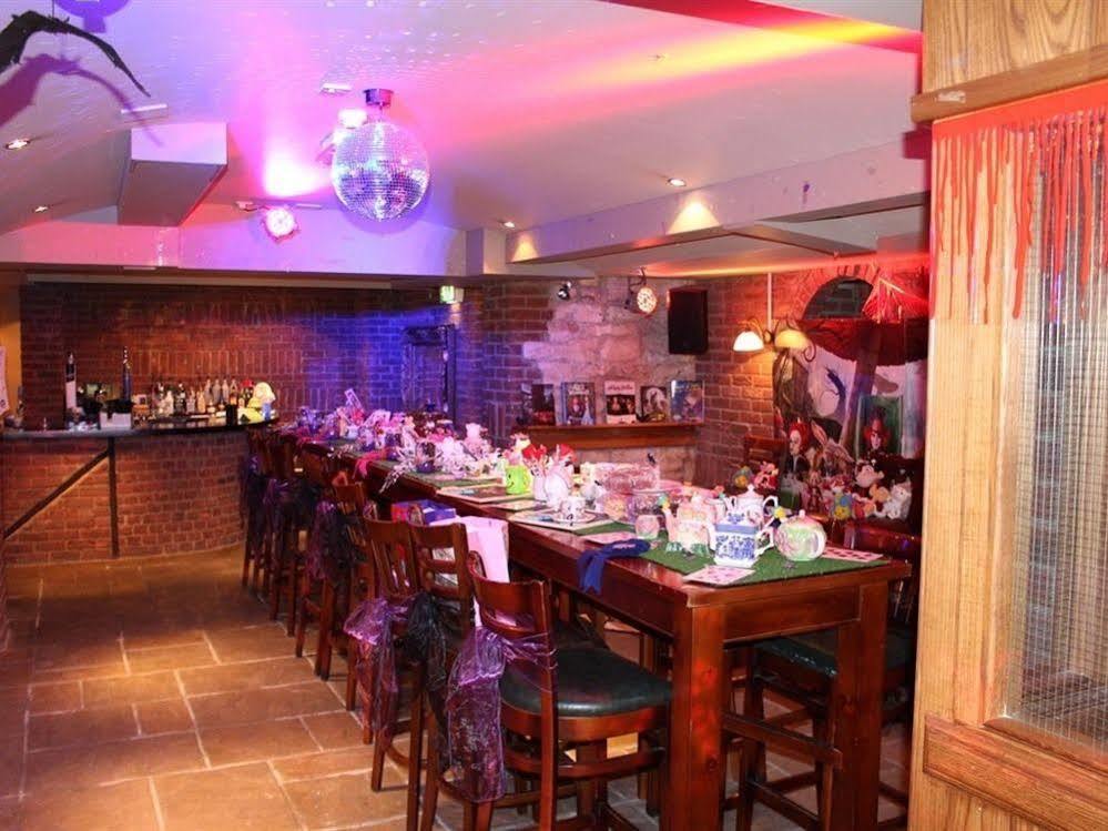 The Goddard Arms Hotel Swindon Eksteriør billede