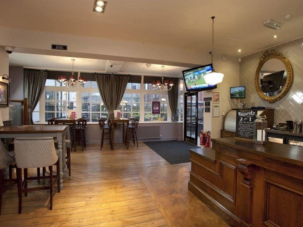 The Goddard Arms Hotel Swindon Eksteriør billede
